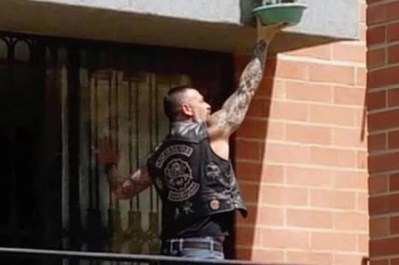 Niet een wapen. Geen breekijzer. Geen mes.