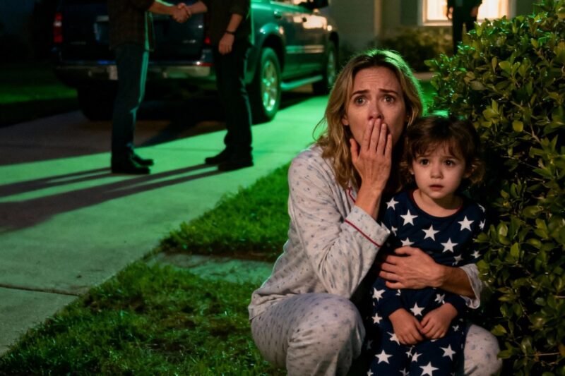 Mijn man schudde me midden in de nacht wakker. “Sta op – naar de achtertuin, nu!”